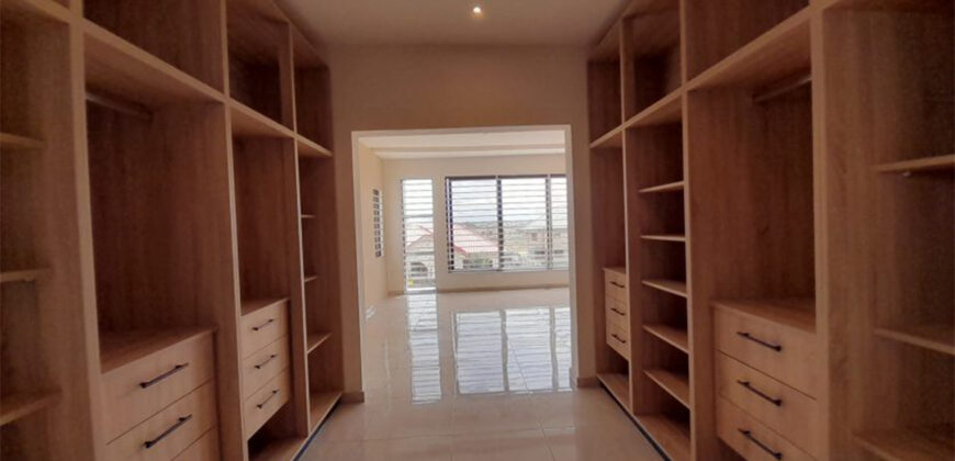 4 bedroom house for sale at Lakeside