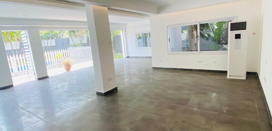 Prime 5-Bedroom Executive Residence in Labone