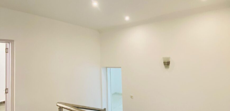 Prime 5-Bedroom Executive Residence in Labone